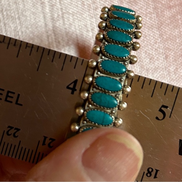 Vintage ZUNI Native American Needlepoint Sterling Bangle~15 Stones~Hammered side - Picture 8 of 10